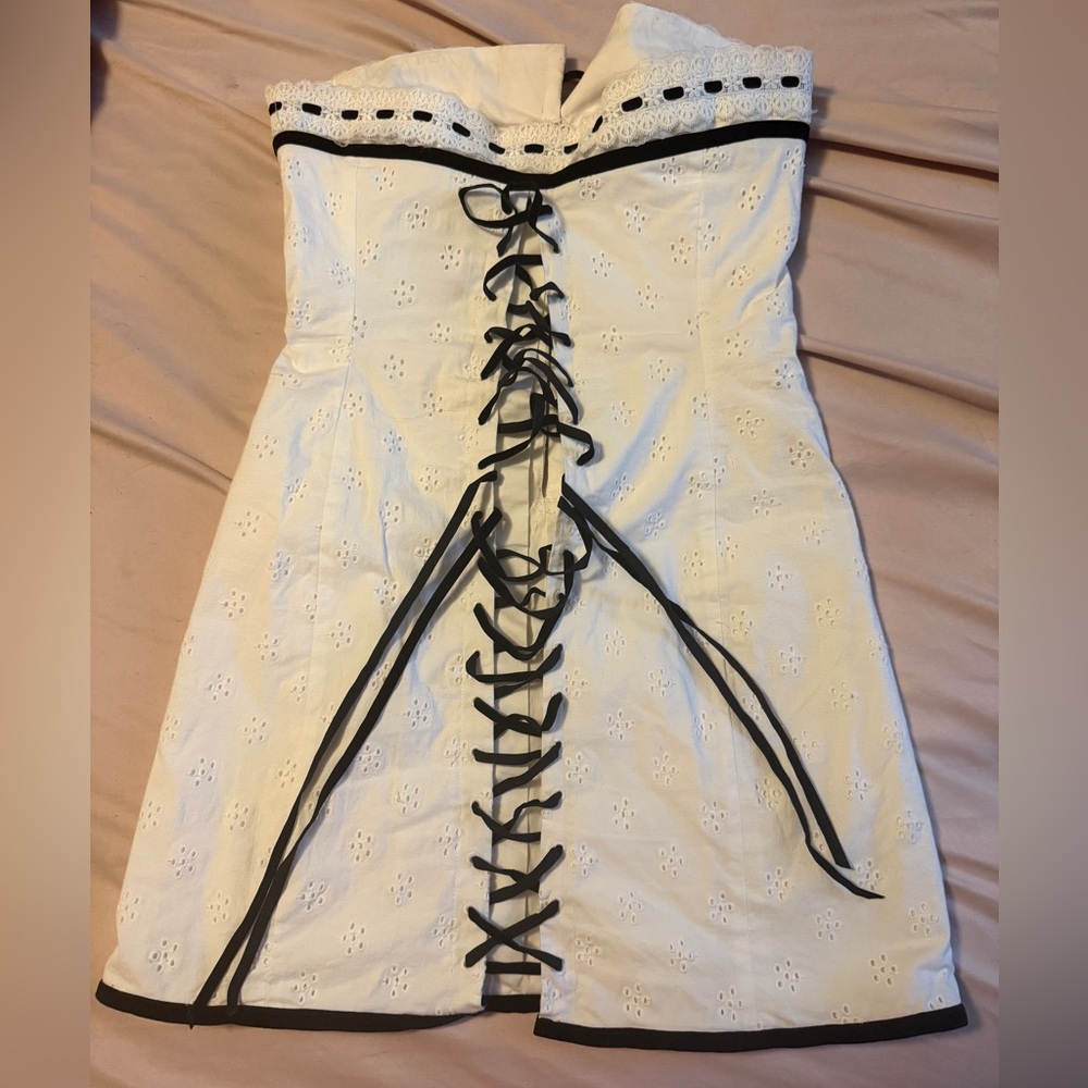 With Jean Sabrin dress - Picture 8 of 9